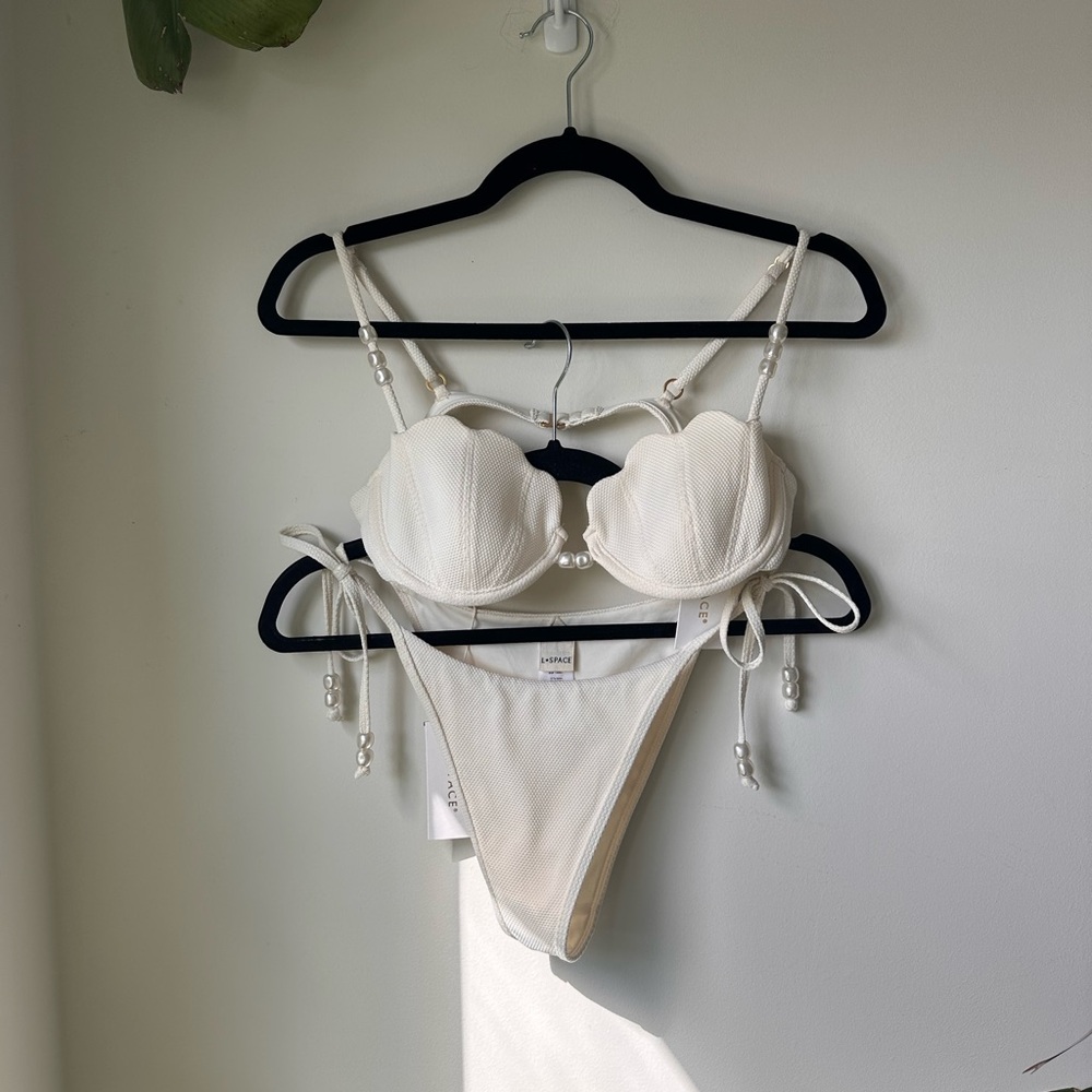 Sunrise Shell Bikini Top (M) & Lucia Bikini Bottoms (M) in Pique - Bikini Set